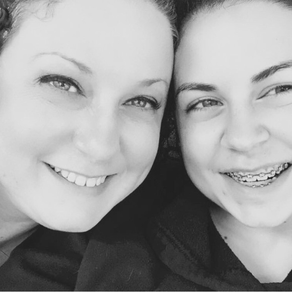 Meet your Posher, Laurie - Picture 3 of 10